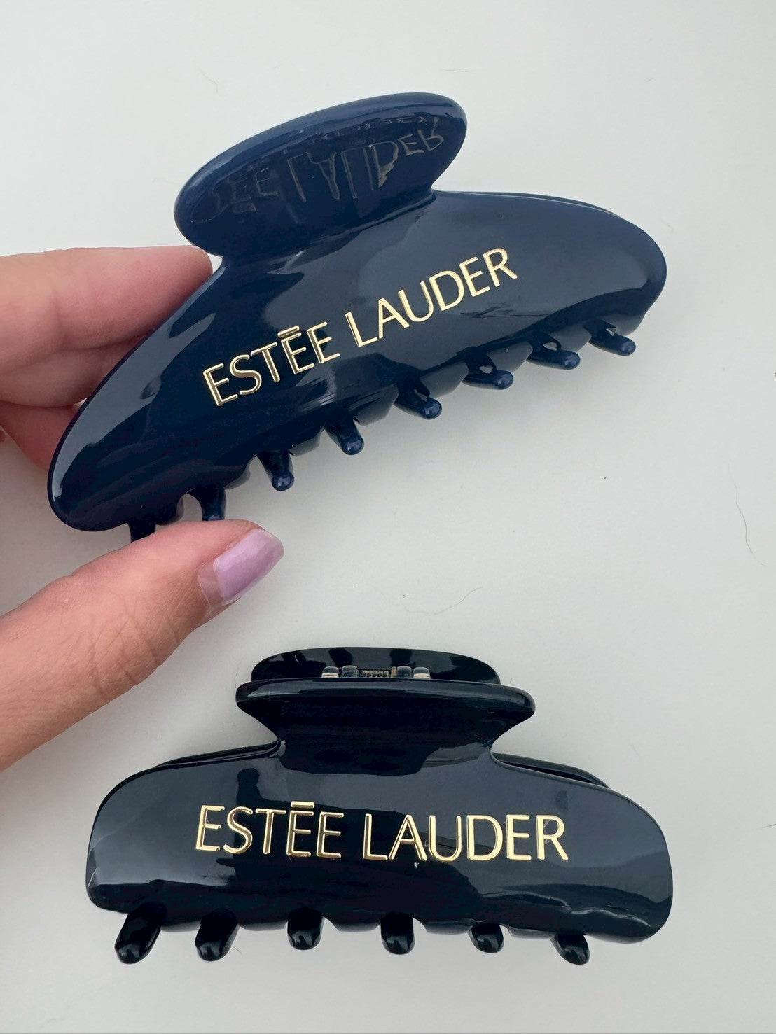 Estēe Lauder hair claw clip