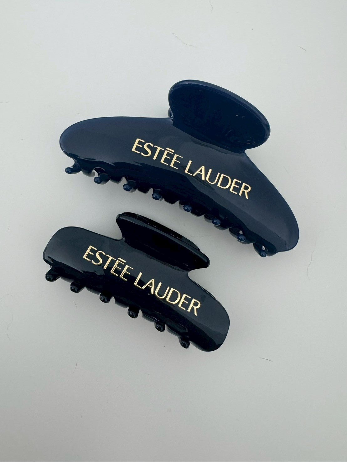 Estēe Lauder hair claw clip