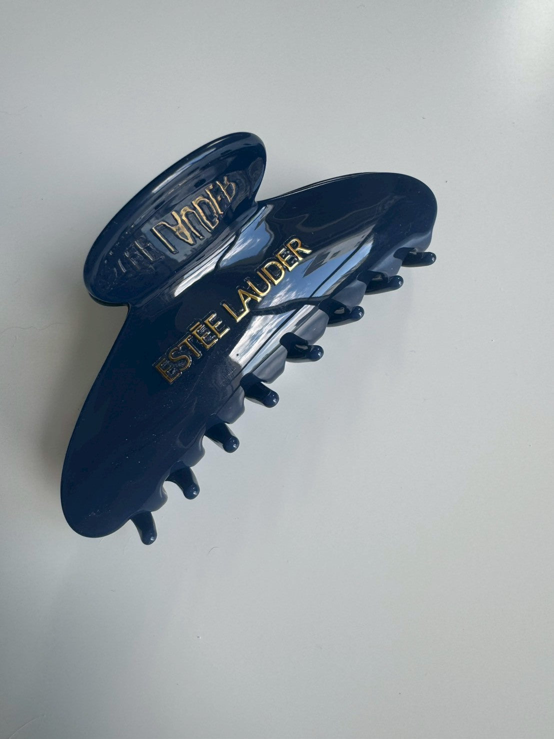 Estēe Lauder hair claw clip